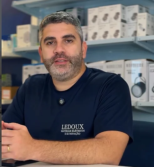 Daniel, dono da Ledoux, no balcão